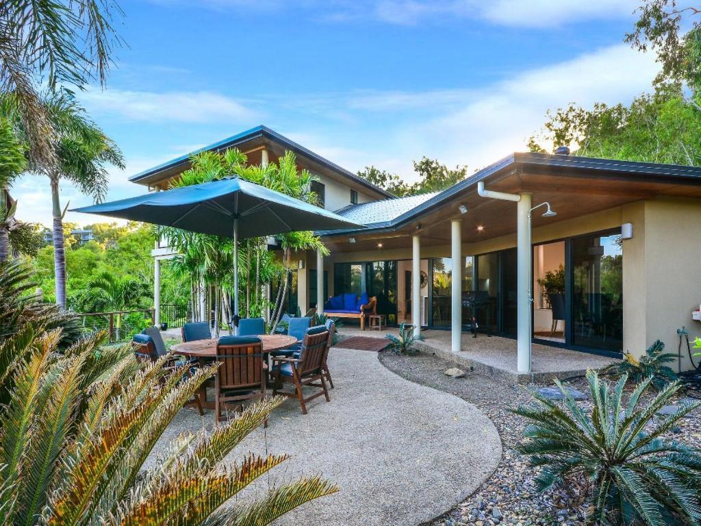 The Palms On Hamilton Island Villa Bagian luar foto